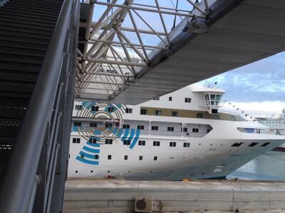 Πάτρα: Έπιασε ξανά λιμάνι το  Celestial ...