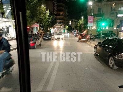 Πάτρα: Κυκλοφοριακό χάος λόγω διπλοπαρκα...