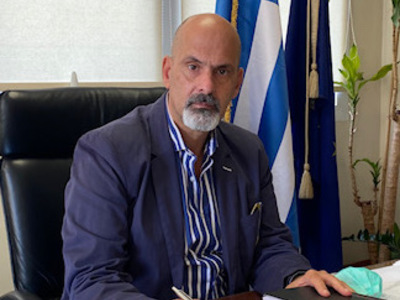 Φωταγωγούνται με κόκκινο χρώμα τα κτίρια...