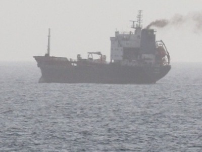 Έκρηξη κοντά στο ελληνόκτητο φορτηγό πλο...