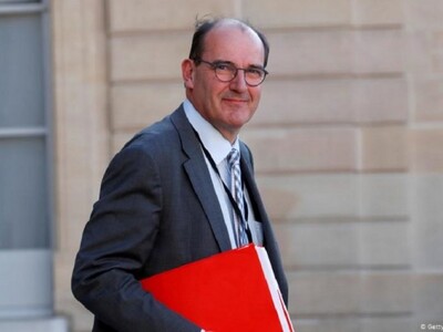 Γαλλία: Ο πρωθυπουργός Καστέξ εμβολιάζετ...