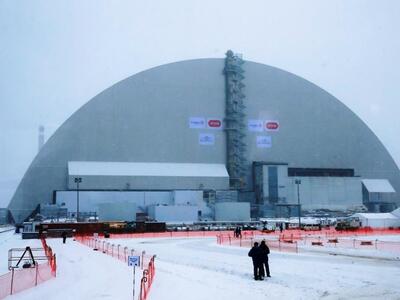 Τσέρνομπιλ: Μεταλλική «ασπίδα» στον κατε...