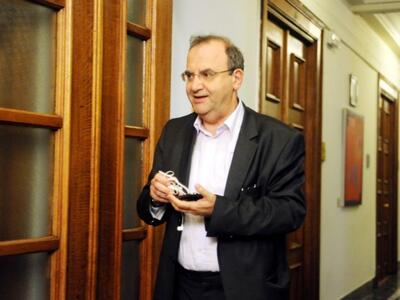 Στρατούλης: «Η κυβέρνηση θα παραμείνει σ...