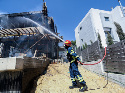 Φωτιά: Στις φλόγες σπίτια σε Παλλήνη, Πε...