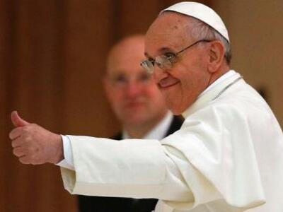 Ο Πάπας που (δείχνει ότι) δεν… χωράει στο Βατικανό