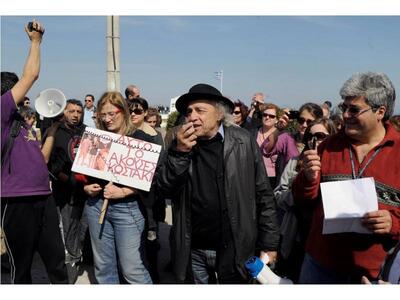 Δείτε τον Κολλάτο να φωνάζει έξω από το ...