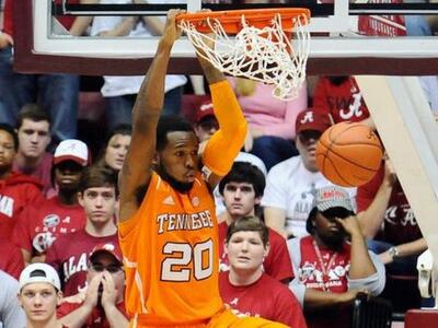 Μπάσκετ: Ο Κόροιβος έκλεισε την εξάδα τω...