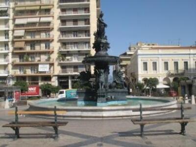 Πάτρα: Τι βρίσκεται κάτω από τα συντριβά...