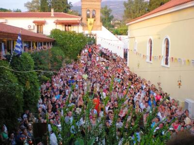 Πάτρα: Στη Μονή του Γηροκομειού οι πιστο...