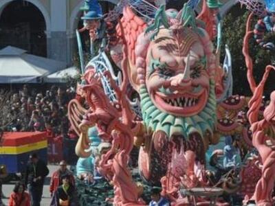 Δεκαέξι θα είναι τελικά τα άρματα που θα...