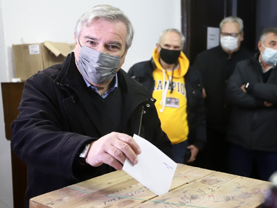 Εκλογές ΚΙΝΑΛ: Ψήφισε ο Χάρης Καστανίδης...
