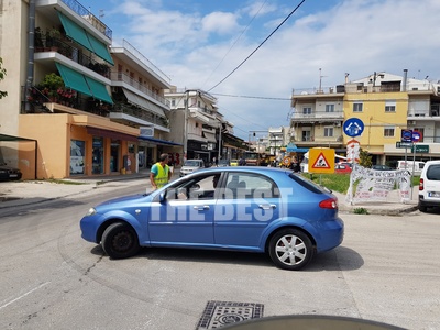 Οδηγοί κάνουν αναστροφή επι τόπου