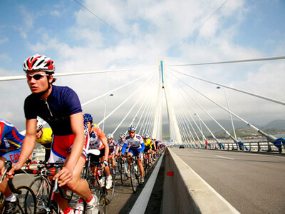 «Η Γέφυρα μας Ενώνει»