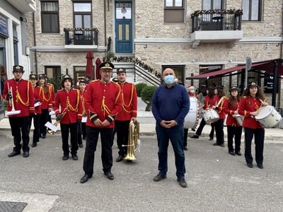 Χριστουγεννιάτικα Κάλαντα παιάνισε η Παπαχαραλάμπειος Δημοτική Φιλαρμονική Ναυπάκτου