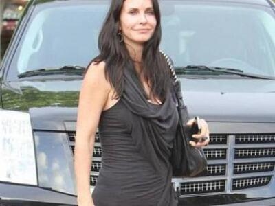 Courteney Cox: Εγκαταλείπει το επώνυμο τ...