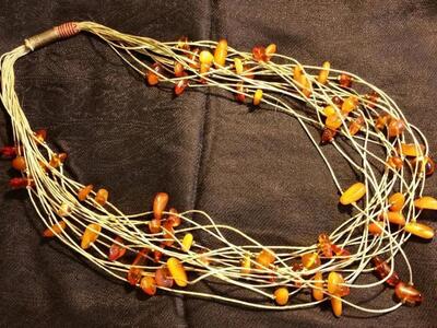 Η Βίκυ Αγγελοπούλου με δημιουργίες της, ...