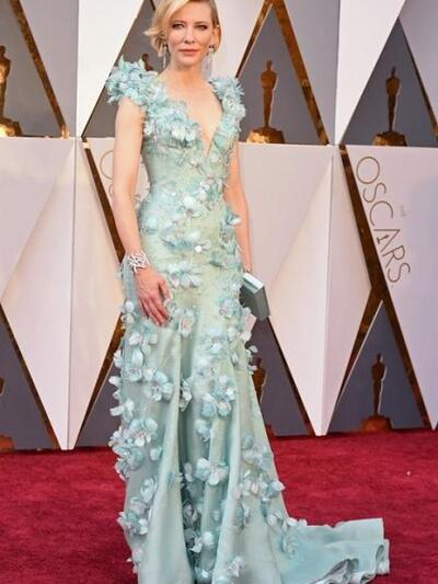 H Kέτι Μπλάνσετ με Armani Prive γεμάτο λουλούδια