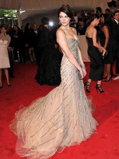 H Ashley Greene με Donna Karan 