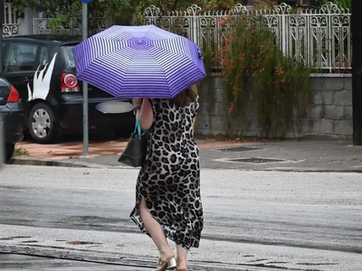 Καιρός: Βροχερό Σάββατο και από Δευτέρα καλοκαίρι