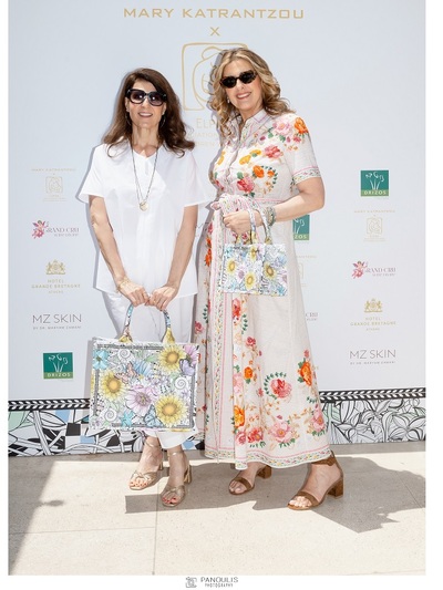 Nia Vardalos, Χριστιάννα Β. Βαρδινογιάννη