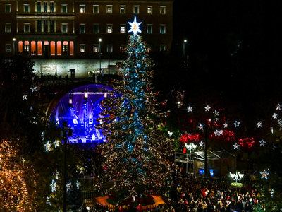 Σύνταγμα: Από πού θα έρθει το χριστουγεν...