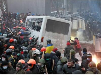 Μαίνονται οι συγκρούσεις στο Κίεβο - Άπο...