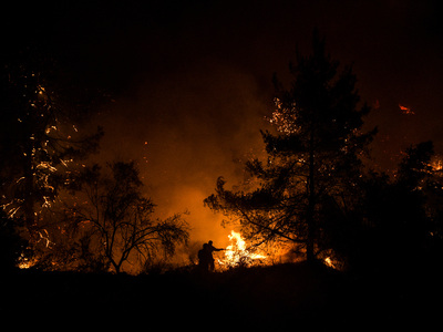 Μεγάλη φωτιά στη Ζάκυνθο- Πνέουν ισχυροί άνεμοι