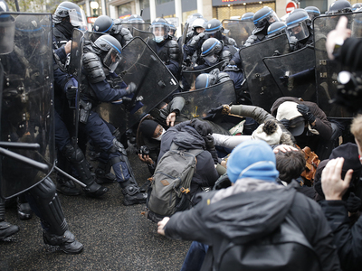 Βερολίνο: Εκατοντάδες συλλήψεις σε επεισ...