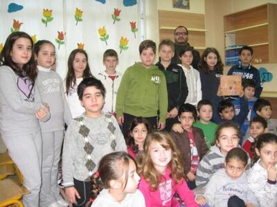 Ο Κ. Κυριακόπουλος με τους μαθητές της 3...