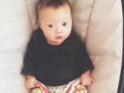 Αγοράκι με Σύνδρομο Down κάνει καριέρα σ...