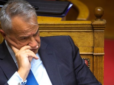 Στριμωγμένη η κυβέρνηση μετά τις αποκαλύ...