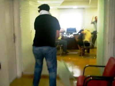 Συνελήφθη 19χρονος για την επίθεση με βα...