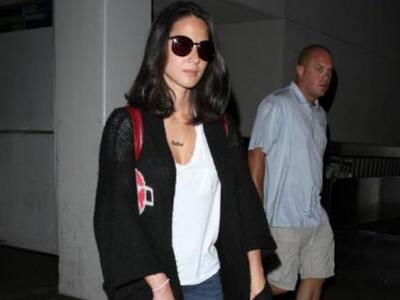 Η Olivia Munn μας υποδέχεται στην πρεμιέ...