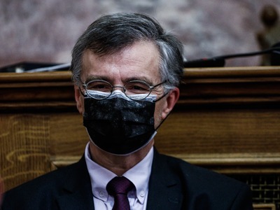 Σωτήρης Τσιόδρας: Με «διπλή» μάσκα προστ...