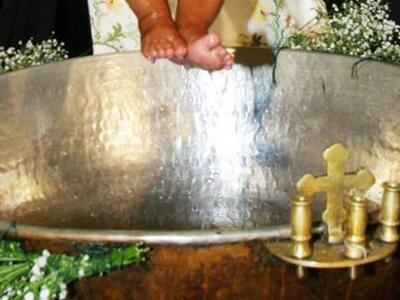 Πάτρα: Ζητάει νονό μέσω αγγελίας - ΔΙΑΒΑΣΤΕ ΤΗΝ