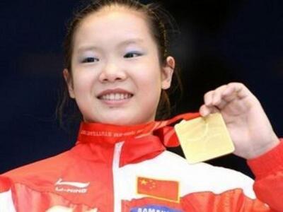 Αθλήτρια της γυμναστικής στο σκαμνί γιατ...