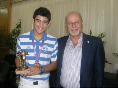 Ο Νομάρχης Ηλείας βράβευσε τον Θεόδωρο  ...