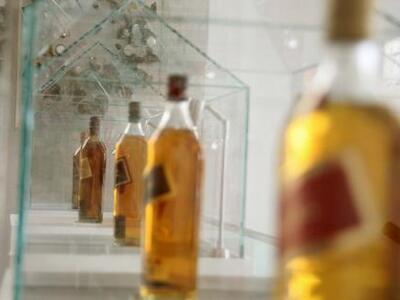 Αγρίνιο: Άρπαξαν τρόφιμα και ποτά από πα...