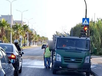 Πάτρα: Συνεργεία της Περιφέρειας καθαρίζ...