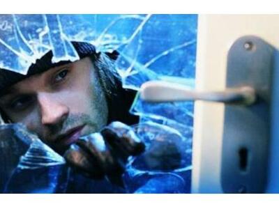 Πήγε να διαρρήξει καφετέρια και κλειδώθηκε μέσα!