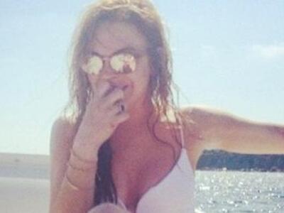 Στη Μύκονο η Λίντσεϊ Λόχαν: Πίνει μέχρι ...