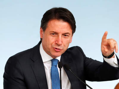 Ιταλία: Αντιεμβολιαστής χαστούκισε τον π...