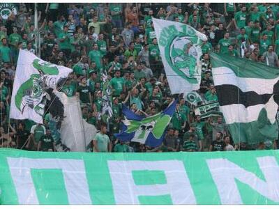 Διαμαρτυρία οπαδών του Παναθηναϊκού έξω ...