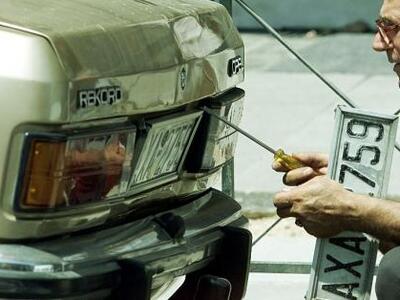 Πάτρα: Επιστρέφονται οι πινακίδες κυκλοφ...