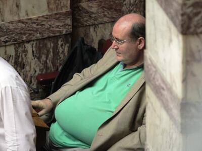 «Κόκκινη κάρτα» σε Φίλη από τους δανειστ...