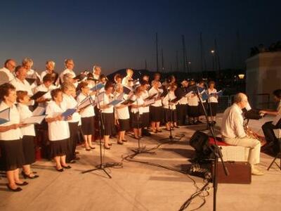 Πάτρα: Επιτυχής η εκδήλωση των ΚΑΠΗ στο θεατράκι
