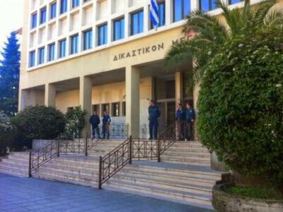 Ελεύθερη υπό όρους η προϊσταμένη οικονομ...