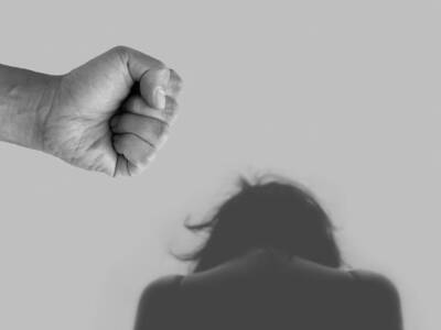 Ενδοοικογενειακή βία: Βαρύς ο πέλεκυς γι...