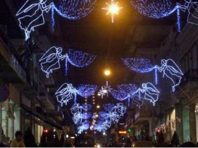 Πάτρα: Απόψε "φοράει" τα γιορτ...