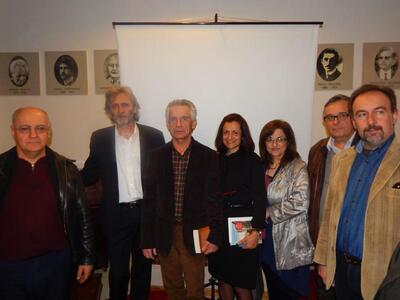 Πρωτότυπα τα εγκαίνια της δανειστικής βι...